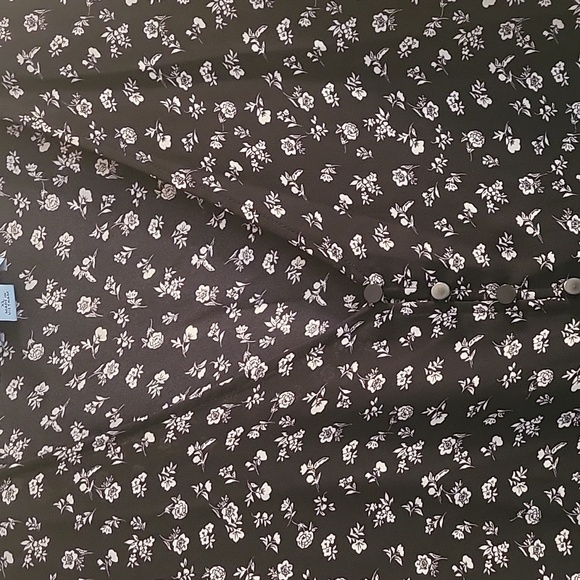 CeCe Top - Picture 2 of 2